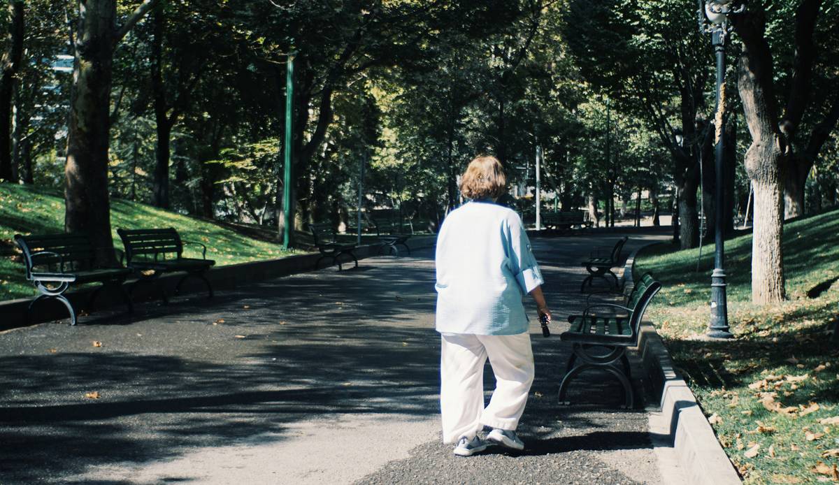 Graph showing Sarah's stress levels before and after using buddhify