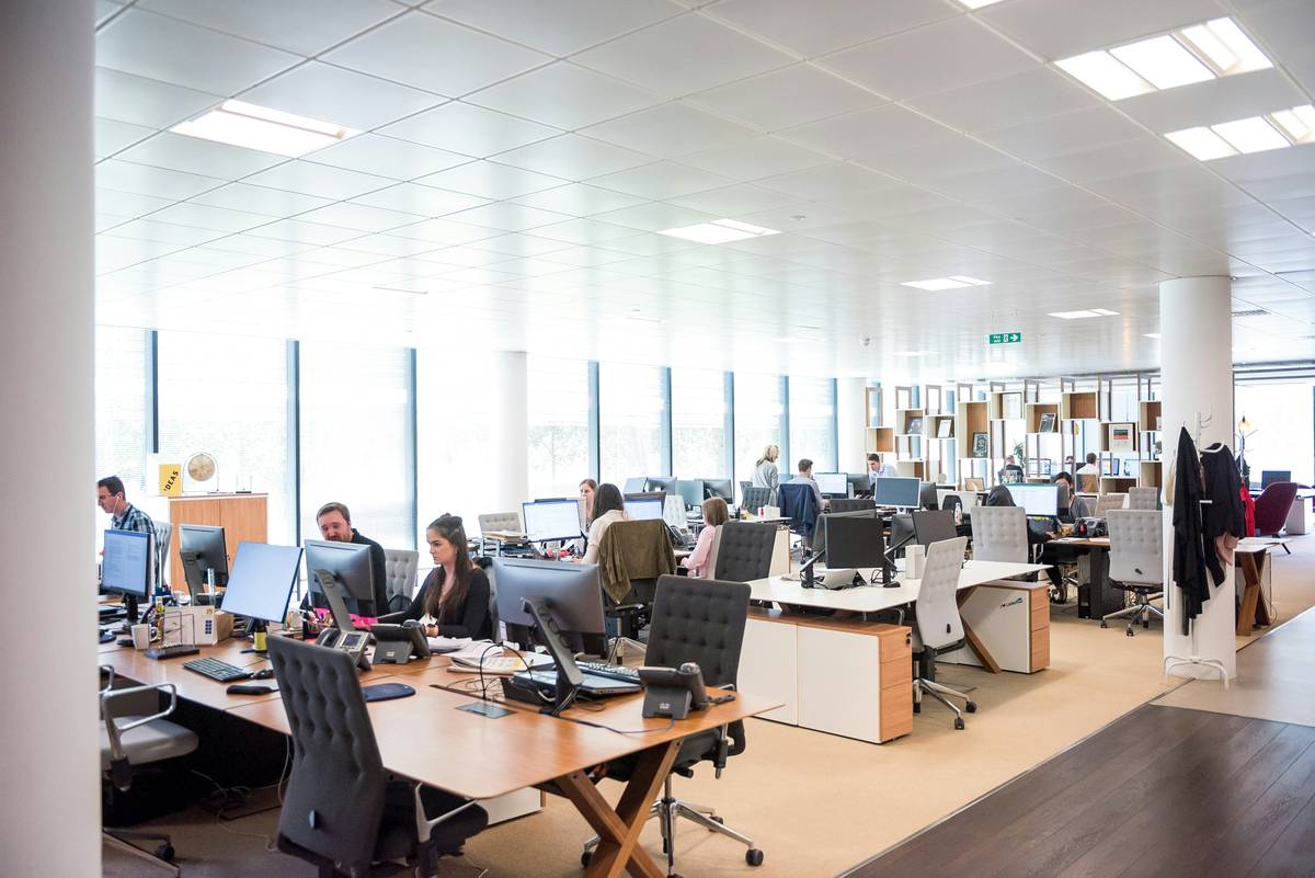 13 Game-Changing Modern Phone Service Features Every Growing Business Needs